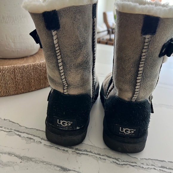 UGG Biker/Bomber Style Classic Length Sheepskin Boot- Sz 7 - Picture 2 of 8